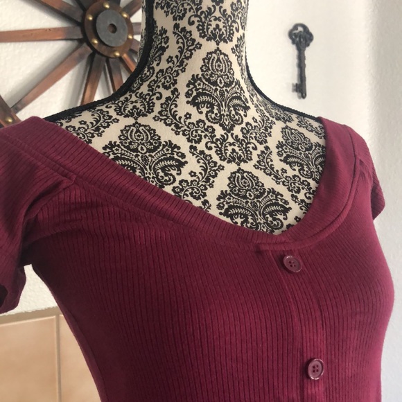 V Neck Burgundy Ribbed Blouse - Picture 2 of 4